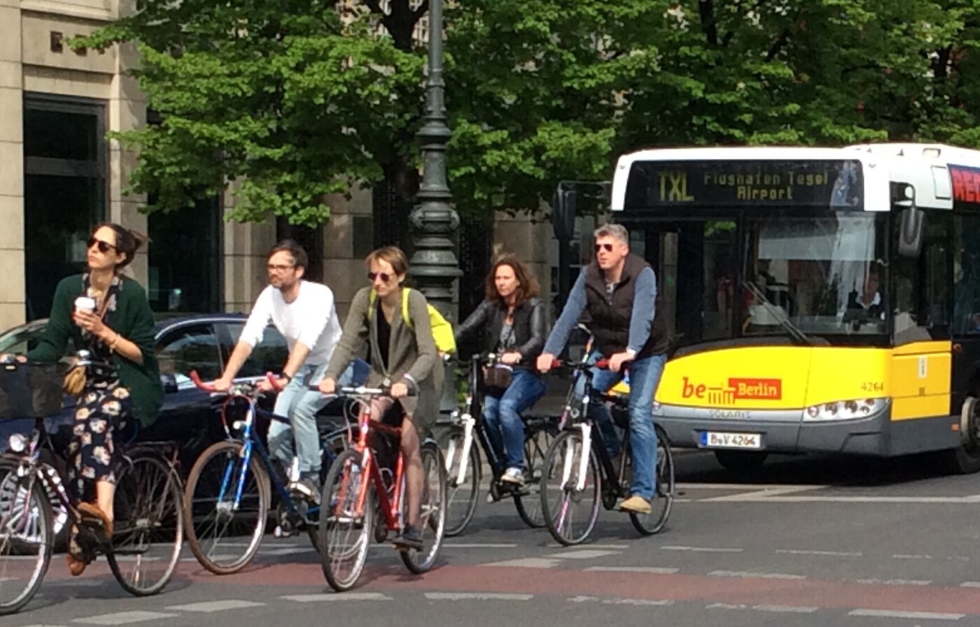 Stadtverkehr: Junge multimodal mobil, Ältere automobil