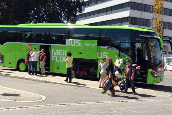 Evaluation des Fernbusmarktes: Lenkzeiten zu häufig überschritten