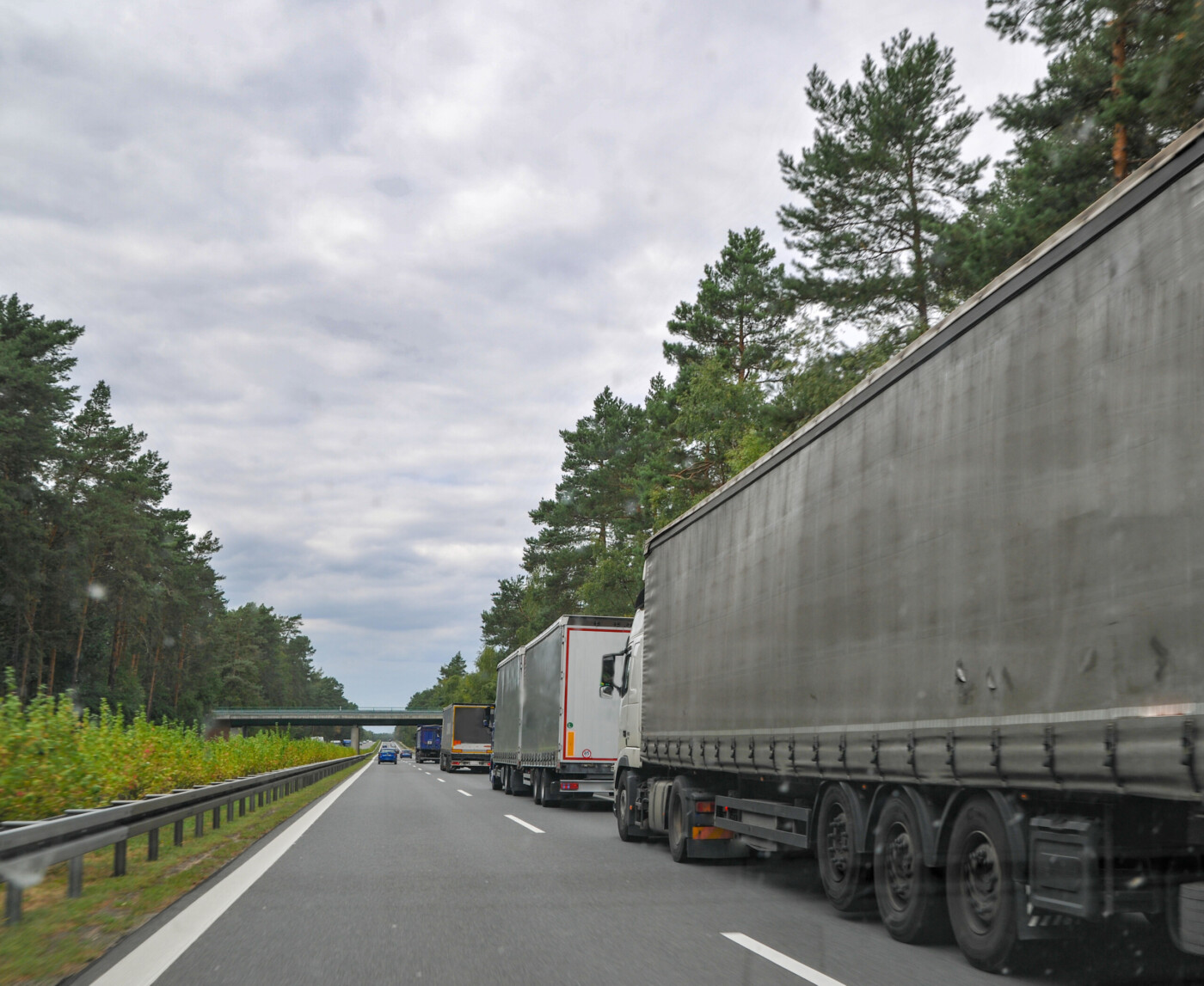 Vernetzte Lkw (Platooning) sind ein Irrweg